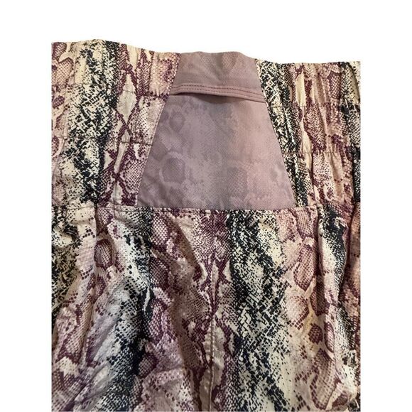 NEW Free People Movement The Way Home Shorts Sz L  in anaconda venom - Picture 3 of 10